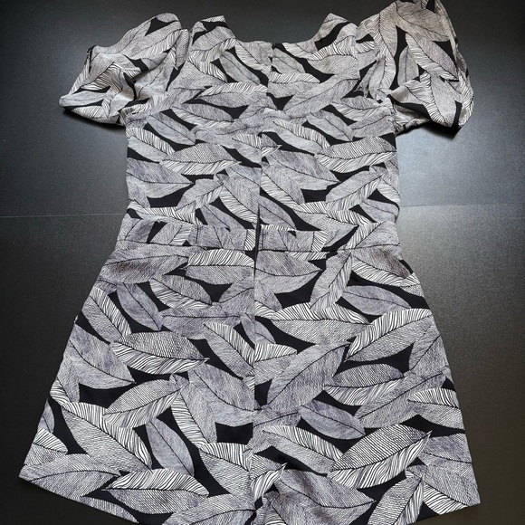 LOFT Fern Wrap Romper Black White Flounce Sleeves‎ womens 12p waisted pockets - Picture 3 of 8